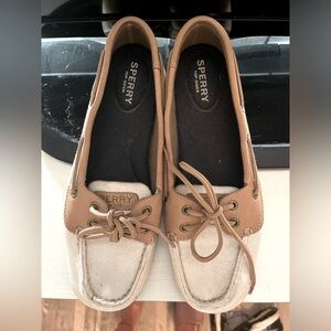 Sperry women’s topsiders